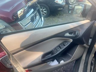 2015 Ford Focus SE - Driver's Front Door Image